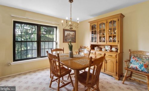 38 Valleybrook Dr, Lancaster PA  17601-4617 exterior