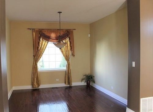 2136 Lindsay Dr, Naperville IL  60564-8432 exterior