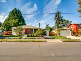 9614 Smith St, Portland, OR 97203-2168