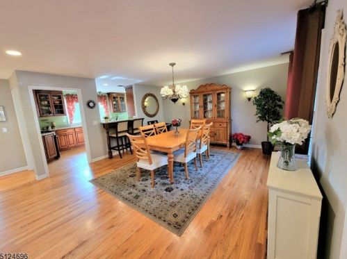 85 Long Hill Rd, Gillette, NJ 07933-1410