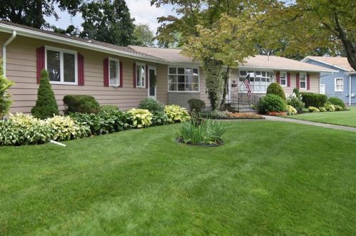 88 Hilary Dr, Providence, RI 02908-1912