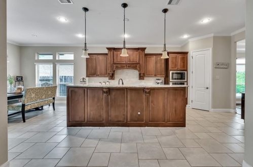 2406 Belton Shores Dr, Conroe TX  77304-4582 exterior