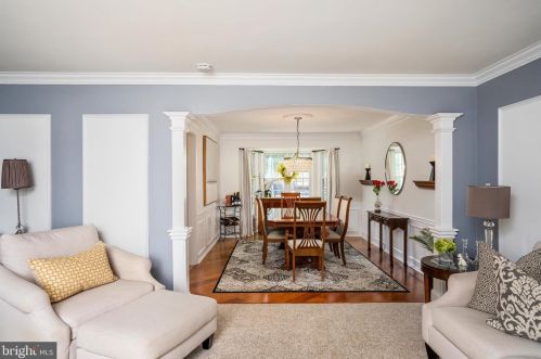 39 Ray Dwier Dr, Trenton NJ  08690-1808 exterior