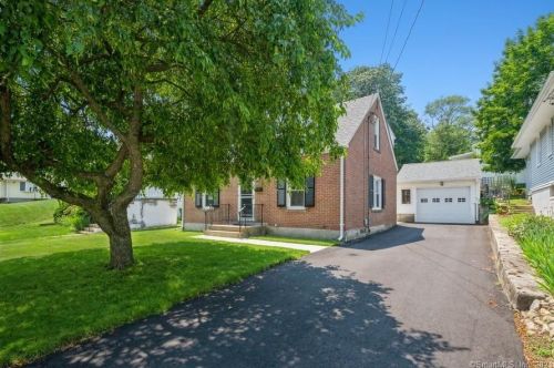 131 Herschel Ave, Waterbury, CT 06708-1719