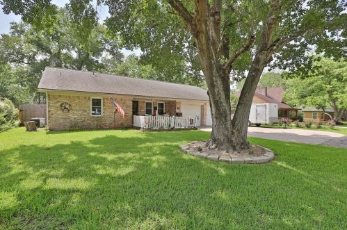 609 Shady Ln, Angleton, TX 77515-5649