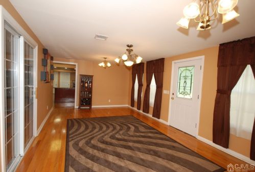 107 Adams St, Iselin, NJ 08830-1300