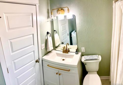 2250 Zuni St, Englewood CO  80110-1058 exterior