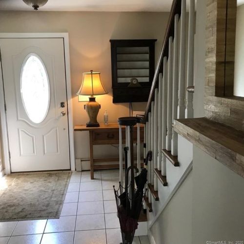 27 Coachman Pike, Gales Ferry, CT 06339-1306