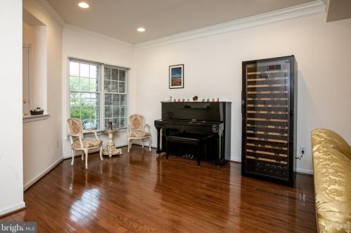 9 Nestlewood Way, Princeton NJ  08540-6132 exterior