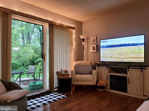 35 Willow Ct, Trenton NJ  08619-4621 exterior