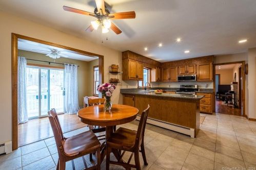 9 Hyde Park Dr, Gales Ferry, CT 06335-1948