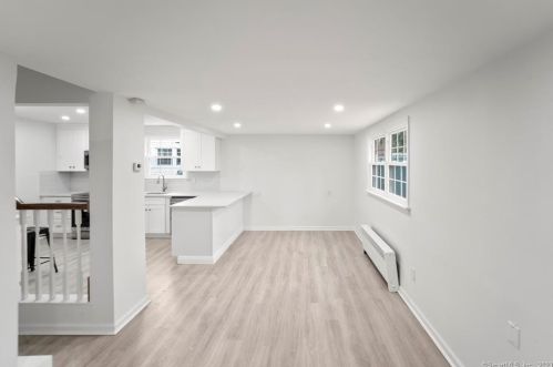 27 Hawthorne Dr, Norwalk CT  06851-4113 exterior