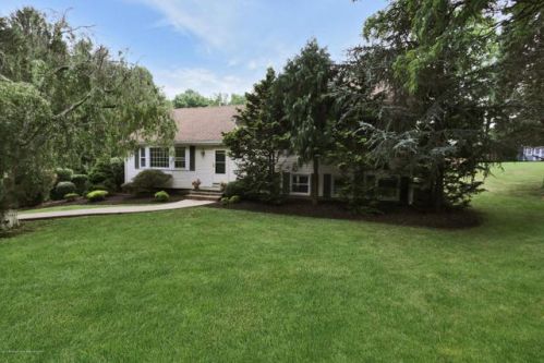 25 Deepdale Dr, Middletown, NJ 07748-3004