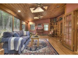 22 Nathaniel Dr, Amherst, NH 03031-2412