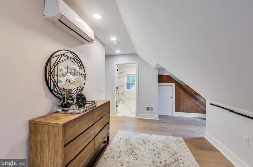 403 Dale Dr, Silver Spring MD  20910-5528 exterior