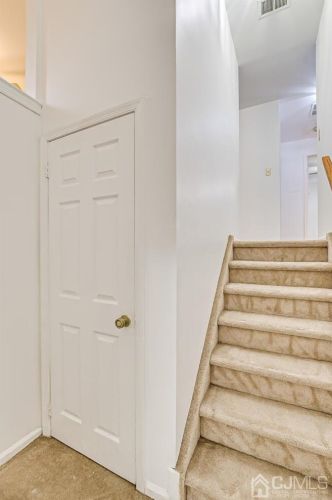 1108 Woodbridge Commons Way, Iselin, NJ 08830-3042