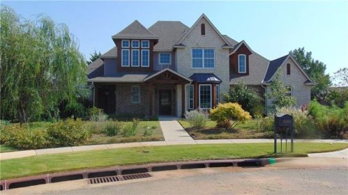 2029 Hallbrooke Ct, Norman, OK 73071-3909