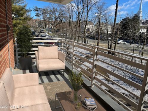 50 Lafayette Pl, Greenwich CT  06830-5405 exterior