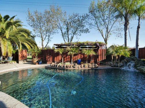 1547 Sierra Creek Dr, Manteca, CA 95336-8651