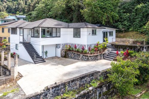 2803 Henry St, Honolulu HI  96817-1144 exterior