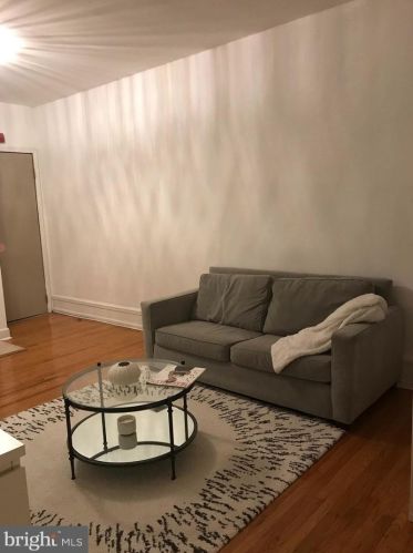 240 13th St, Philadelphia, PA 19107-5667