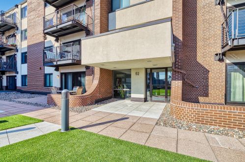 52 Groveland Ter, Minneapolis MN  55403-1146 exterior