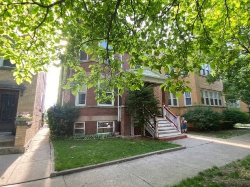 3854 Claremont Ave, Chicago, IL 60618-3818