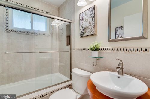 10408 Insley St, Silver Spring MD 20902-4936 exterior