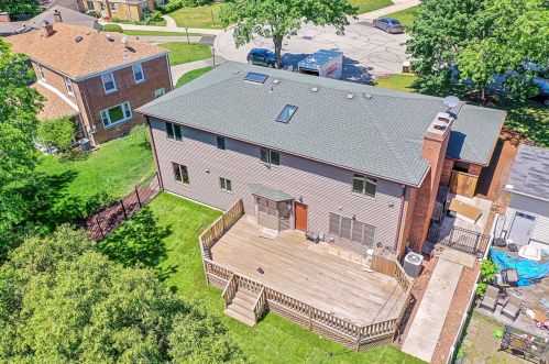 8143 Oak Ln, Niles IL  60714-2720 exterior