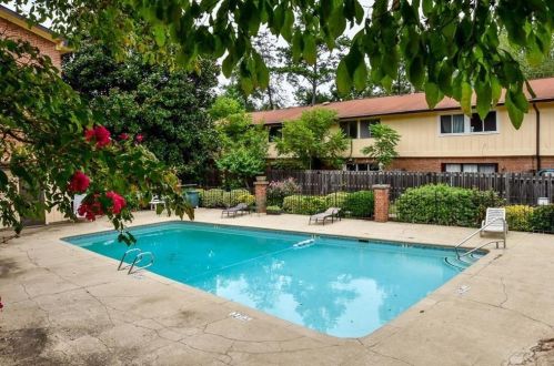 2504 Bradford Sq, Atlanta GA  30345-1336 exterior