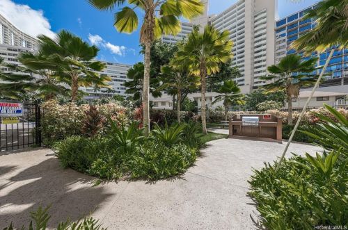 1810 Kaioo Dr, Honolulu HI 96815 exterior