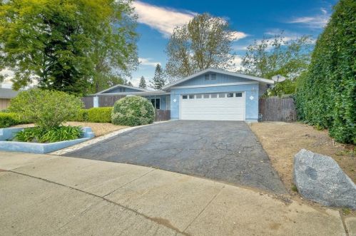 1830 Calle Tijera, Vista, CA 92084-5338