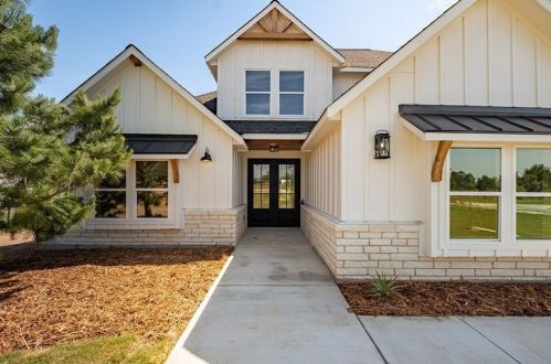 102 Tonkawa Dr, Hills, TX 78659-4842