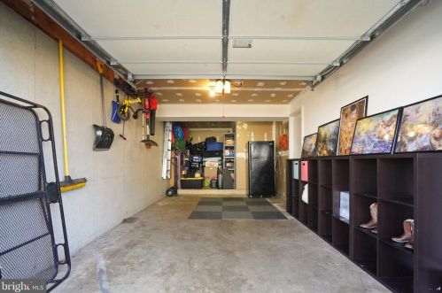 10121 Schoolhouse Woods Ct, Springfield VA  22015-2725 exterior