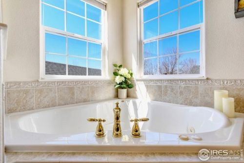 1227 Cres Dr, Fort Collins CO 80526-2917 exterior