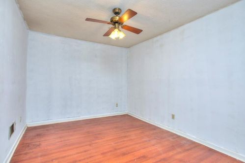 2570 Bradford Sq, Atlanta GA  30345-1366 exterior