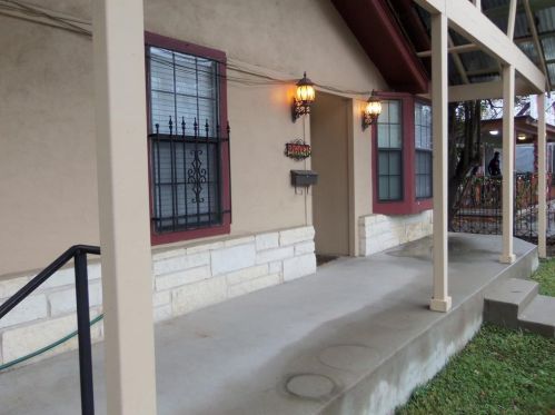 2607 Cesar Chavez St, Austin TX  78702-4703 exterior