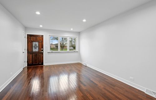 16408 Laura Ln, Oak Forest, IL 60452-4327