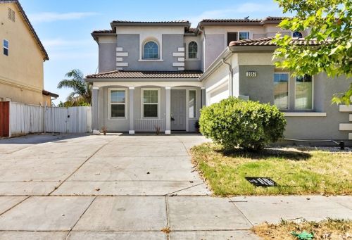 2357 Creekside Dr, Los Banos, CA 93635-8809