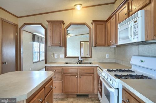 104 Dovefield Dr, Lancaster PA  exterior