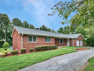 240 Hoopers Creek Rd, Fletcher NC  28732-8588 exterior