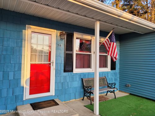 54 Chestnut Ave, Lakehurst, NJ 08759-2347