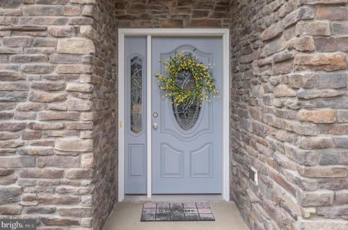 262 Baltusrol Dr, Charles Town, WV 25414-6300