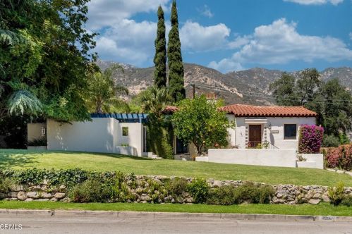 3296 Mount Curve Ave, Altadena, CA 91001-1461
