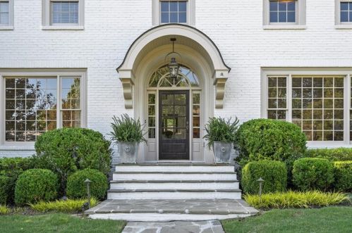 4569 Brookhaven Dr, Atlanta GA  30319-2676 exterior