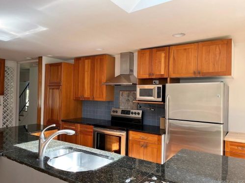 231 Rivergate Dr, Wilton CT  06897-3614 exterior