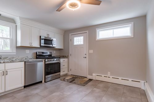 21 Palisade Dr, Nashua NH  03062-2119 exterior