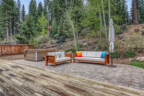 10614 Pine Cone Dr, Truckee CA  96161-3130 exterior