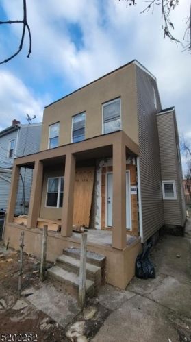 66 1st St, Paterson, NJ 07522-1739