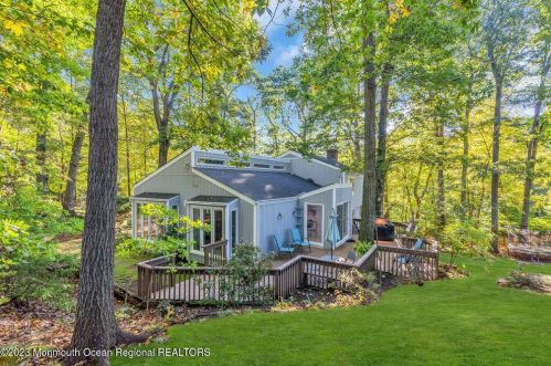 10 Lefferts Ct, Middletown NJ  07748-3031 exterior